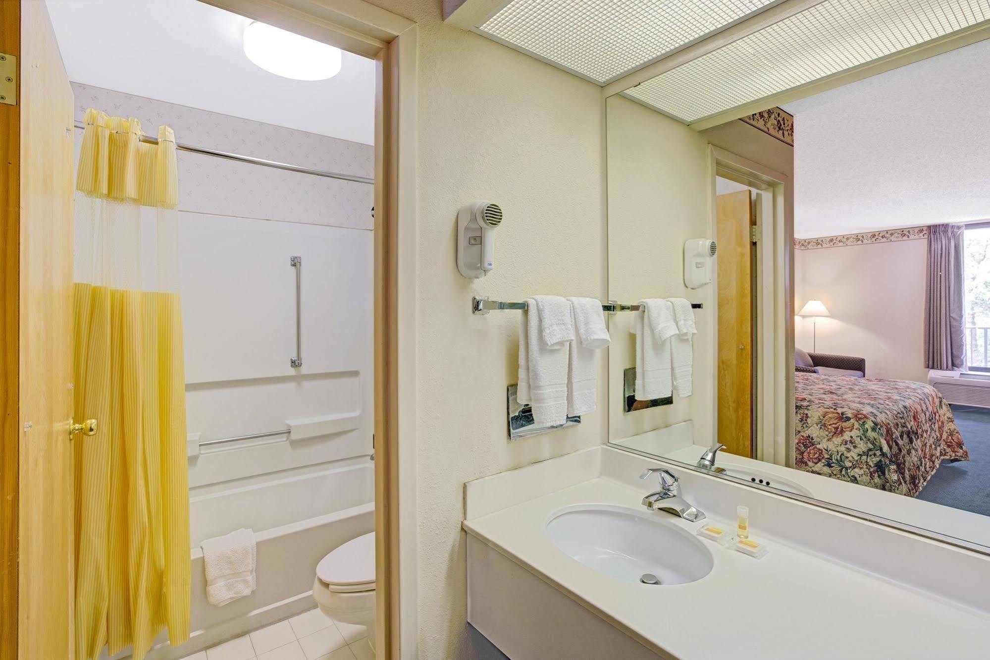 קורנליוס Days Inn Lake Norman מראה חיצוני תמונה