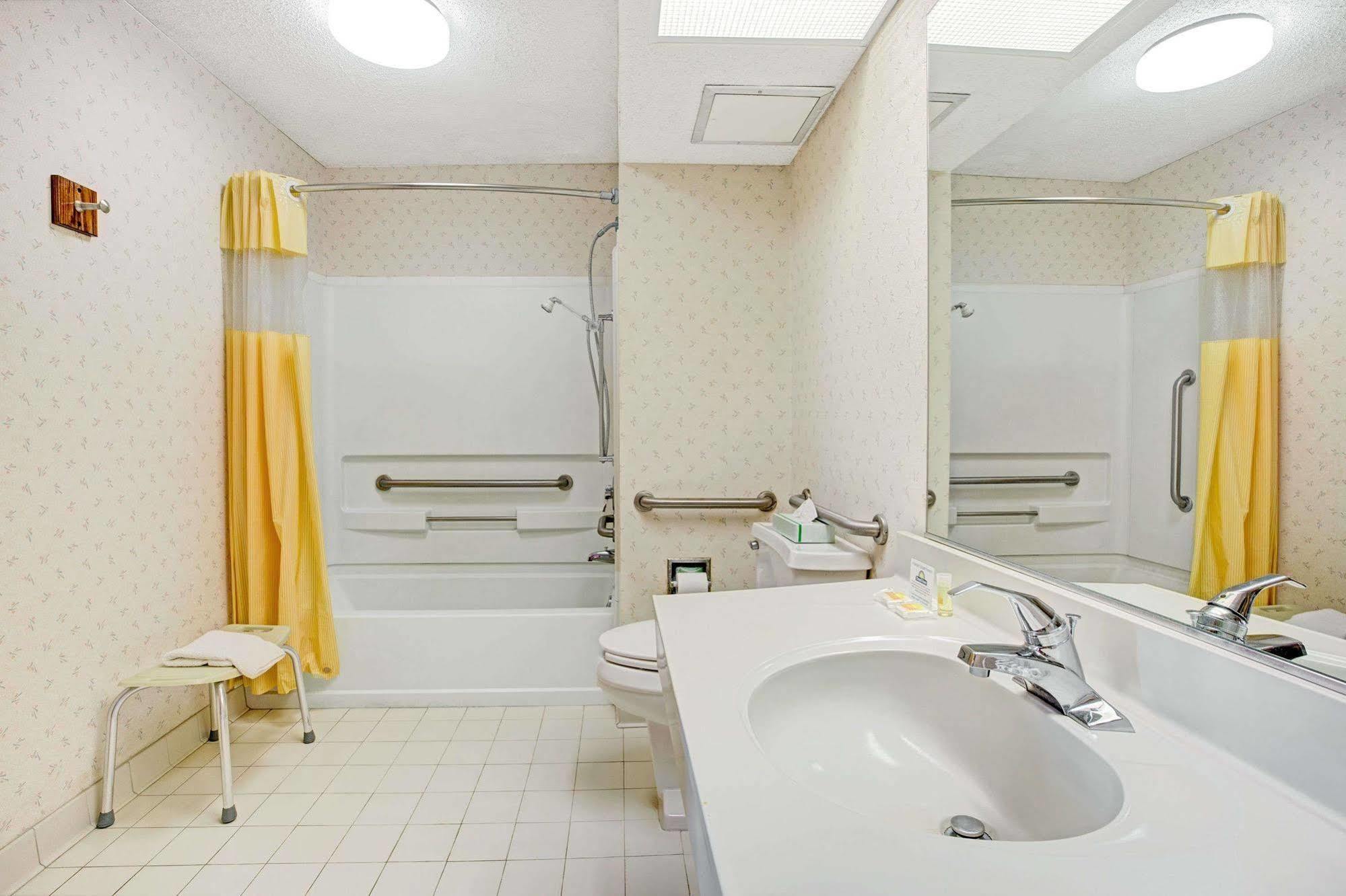 קורנליוס Days Inn Lake Norman מראה חיצוני תמונה