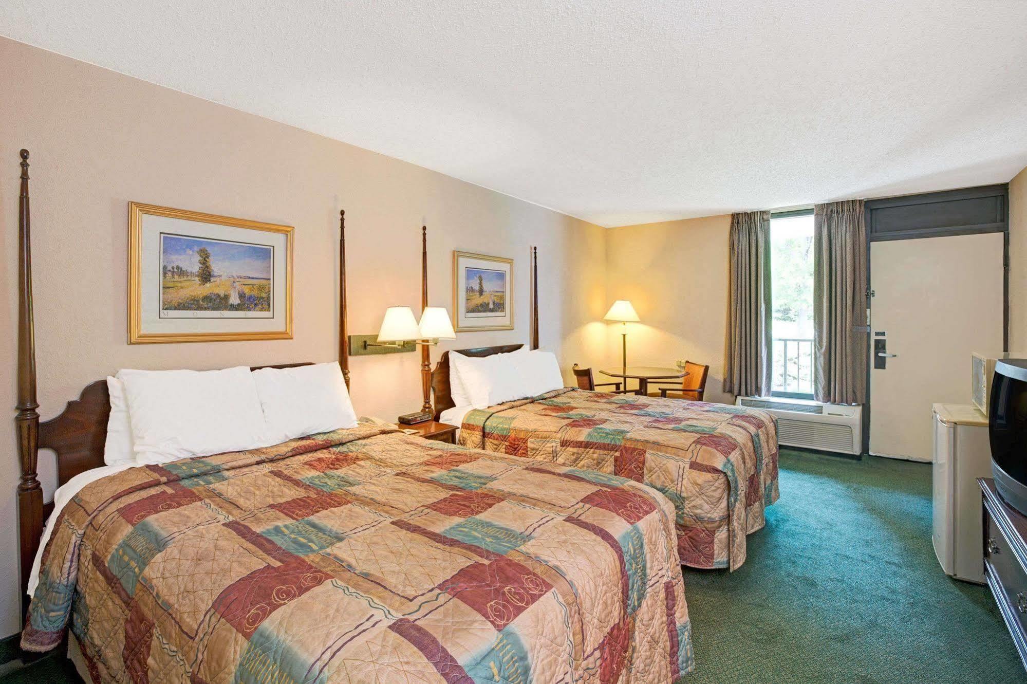 קורנליוס Days Inn Lake Norman מראה חיצוני תמונה
